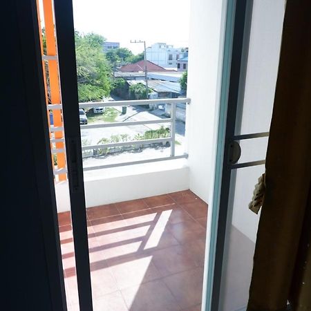 V At Bangsaen Exterior foto