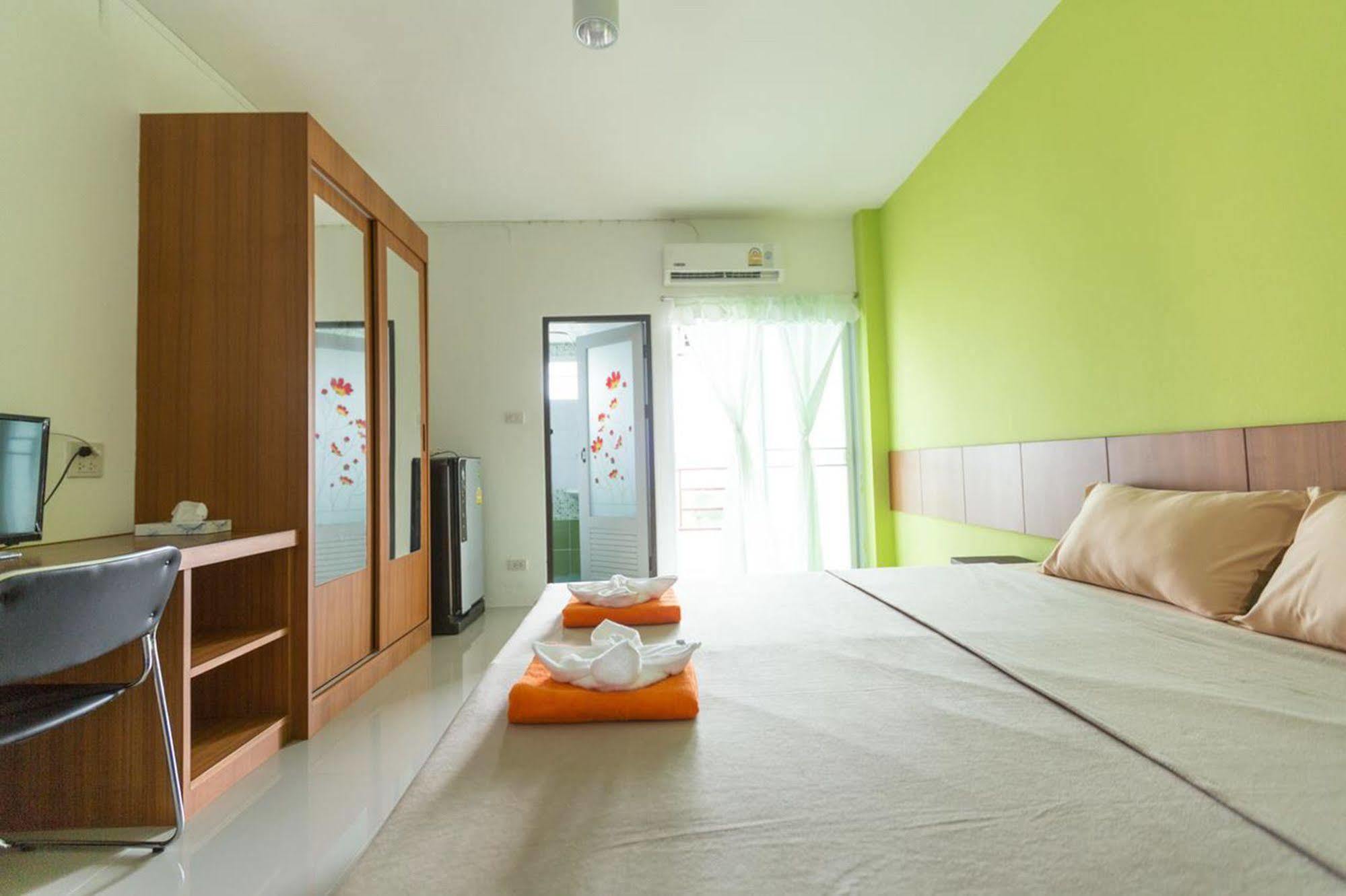 V At Bangsaen Exterior foto